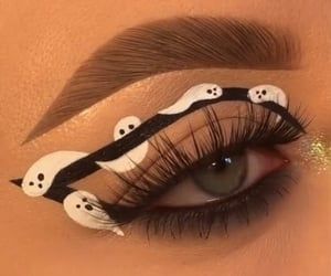 Ghost Eyeshadow, Easy Halloween Make Up Look, Ghost Eyeliner, Halloween Glam, Vampire Bride, Cute Halloween Makeup, Quotes Celebrities, Halloween Makeup Pretty, Halloween Eye Makeup