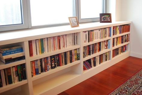 Our current bookshelves have a height about like this, though each is probably 2-3 "sections" long, and they're in the centre of the LLC space. No windows to outside, but a 2-storey ceiling with windows to LAC centres upstairs, so decent light. Colour coding some of these shelves, using the palette shown, helps orient students to what they're looking for. Long Low Bookcase, Storage Bookcases, Horizontal Bookcase, Deco Tv, Building Shelves, Low Bookshelves, Simple Bookshelf, Minimalist Shelves, Contemporary Bookcase