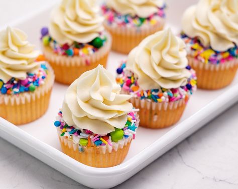 Vanilla Buttercream Recipe, Cupcakes Rellenos, Kids Birthday Cupcakes, Black Color Hairstyles, Funfetti Cupcakes, Hairstyles Black Hair, Color Hairstyles, Sprinkle Cupcakes, Kid Cupcakes