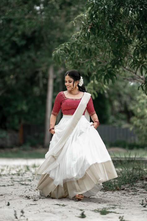 Traditional Dresses Kerala Style, Saree To Skirt, Half Saree Photoshoot Poses, Dhavani Half Saree Color Combos, Traditional Wear Photoshoot, Kasavu Skirt And Top, South Outfits, Kerala Style Skirt And Top, Dhavani Set