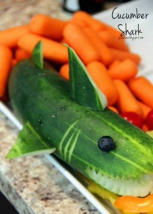 Cucumber Shark | 20+ Cute Fruit & Veggie Trays Sharknado Party, Shark Week Party, Shark Themed Birthday Party, Decorações Com Comidas, Ocean Birthday, Shark Birthday Party, Veggie Tray, Shark Party, Shark Birthday