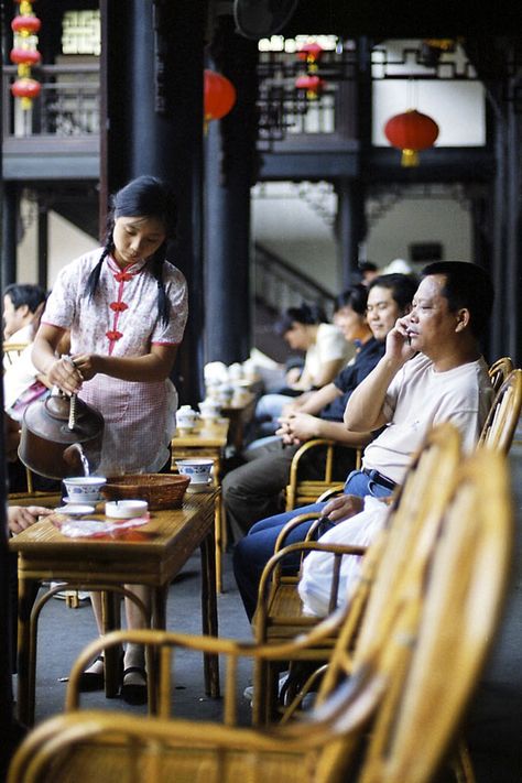 Chengdu, China, is famous for its tea houses :) China Tea House, China Business, Tea Houses, Sichuan China, Chengdu China, China Culture, Pu Erh, China Hong Kong, Tea Culture