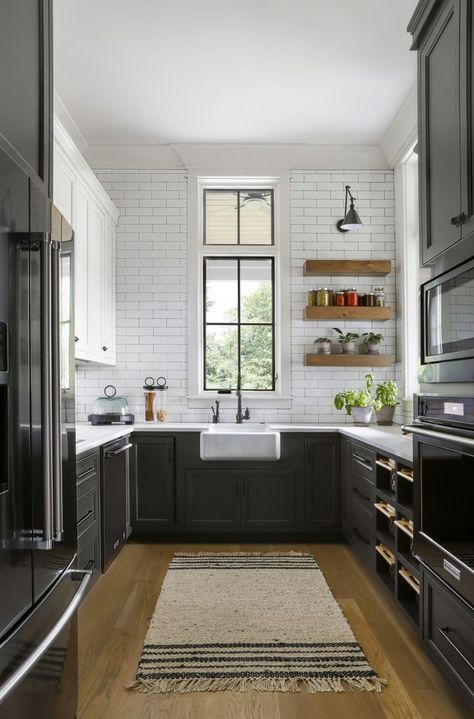 15 Galley Kitchen Ideas That Make the Most of This Design Concept Pantry Decorating Ideas, Pale Kitchen, Timeless Kitchen Cabinets, Best Kitchen Cabinet Paint, Butler Kitchen, Kitchen Cabinet Painting, Martha Stewart Home, Galley Kitchen Design, Nigel Slater