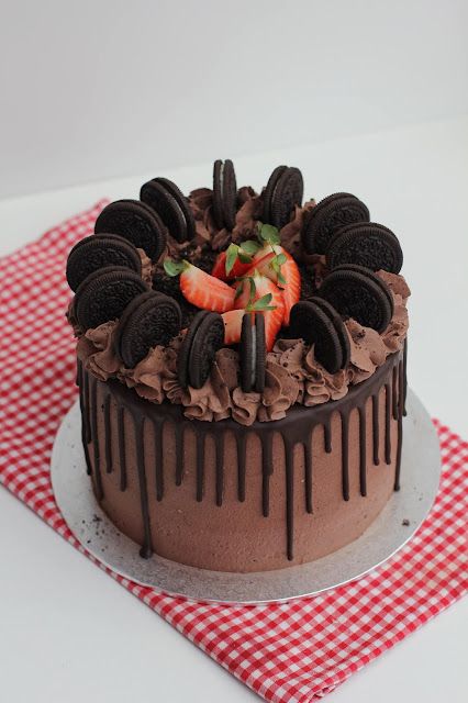 Oreo Birthday Cake, Chocolate Cream Cake, Twin Birthday Cakes, Chocolate Oreo Cake, 18th Cake, Chocolate Cake Designs, Chocolate Lava Cake, Oreo Cake, Sweet Snacks Recipes