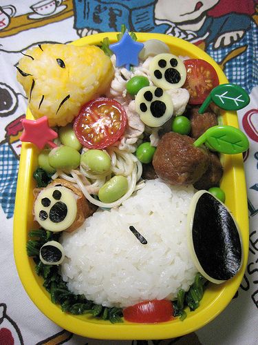 Snoopy bento by Chaya!, on Flickr Snoopy Bento, Bento Box Art, Bento Box Recipes, Character Bento, Cute Bento Boxes, Kawaii Bento, Bento Box Ideas, Cute Bento, Bento Lunches