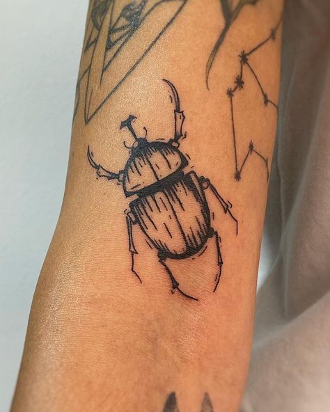 Beetle Tattoo Design, Beetle Tattoos, Mantis Tattoo, Tattoos 2022, Hairline Tattoos, Tattoos 2023, Thumb Tattoos, Beetle Tattoo, App Filter