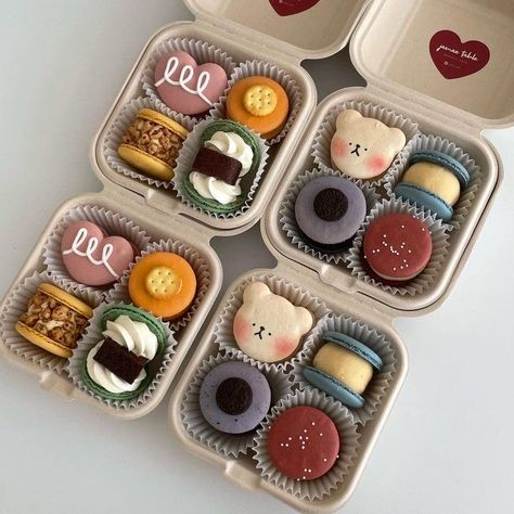 Macaroon Packaging, Macaron Packaging, Philly Food, Kawaii Cooking, Macaroon Recipes, Bakery Desserts, Food Concept, Tiny Food, Bakery Cafe