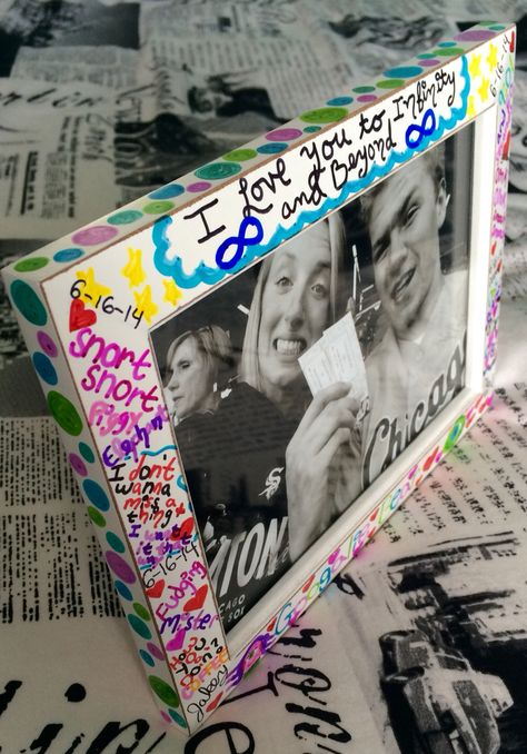 Sharpie picture frame decorated with our memories and inside jokes :) Picture Frame Decor, Inside Jokes, Framed Gifts, Feeling Great, Senior Pictures, Picture Frames, Diy Projects, Frame, Gifts