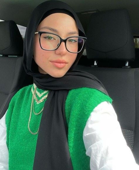 Hijab Glasses, Stylish Hijab, Muslim Fashion Hijab Outfits, Clueless Outfits, Hijabi Fashion Casual, Muslim Women Hijab, Muslim Fashion Hijab, Muslimah Aesthetic, Hijab Fashion Inspiration