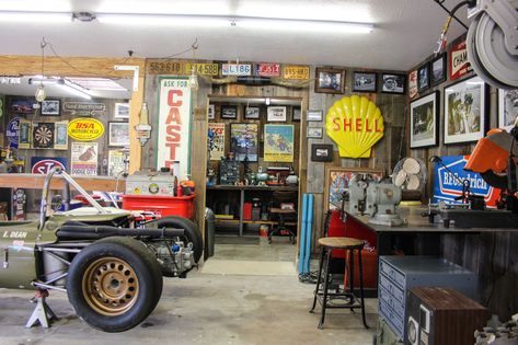 Mechanics Garage Organization, American Garage, Mechanics Aesthetic, Barn Remodel, Garage Workshop Plans, Man Cave Shed, 5 Car Garage, Cool Garages, Garage Style