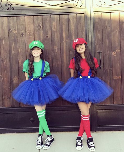 Mario Girl Costume, Mario Costume Diy, Mario Girl, Super Mario Kostüm, Mario And Luigi Halloween, Luigi Halloween Costume, Kostum Disney, Mario Bros Costume, Mario Halloween Costumes