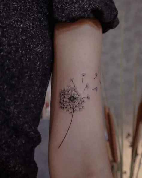 The Cutest Flower Tattoo Designs 6 Delicate Memorial Tattoo, Summer Meaning, Cute Tattoo Design, Daughters Tattoo, Dandelion Tattoo Design, Funny Tattoo, Mandala Hand Tattoos, Saved Tattoo, Cute Tattoo