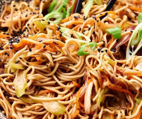 Takeout fakeout doesn't have to be fancy. This recipe is foolproof, even for kitchen newbies. Simple steps and minimal skills needed - you'll be a chow mein pro in no time. ‍ Easy Chow Mein, Easy Chow Mein Recipe, Chow Mein Recipe, Noodles Lover, Chow Mein Noodles, Vegan Fish, Main Dish Salads, Chow Mein, Oyster Sauce