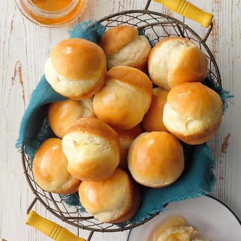 Easy Batter Rolls Batter Rolls, Homemade Crescent Rolls, Spaghetti Dinner, Homemade Rolls, Yeast Rolls, Dinner Rolls Recipe, Yeast Bread, Easter Dinner, Bread Rolls