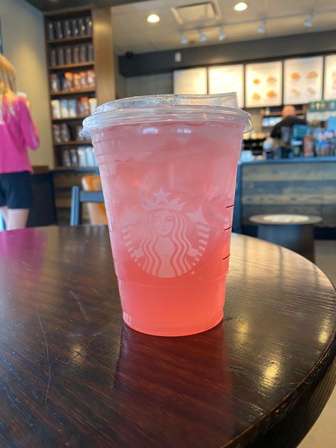 Strawberry Açaí Lemonade Refresher, Starbucks Pics, Strawberry Açaí Refresher, Starbucks Strawberry Acai Refresher, Sour Gummy Bears, Pink Juice, Strawberry Acai Refresher, Starbucks Aesthetic, Starbucks Orders