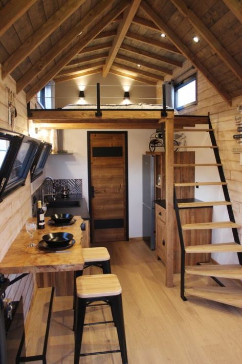 Cabin With Mezzanine, Small Lofted Cabin, Hut House Interior, House Decorating Ideas Modern, Tiny House Furniture Ideas, Tiny House Decorating Ideas, House Furniture Ideas, Trailer Homes, Mini Cabin