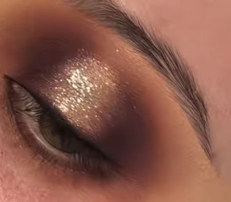 Soft Halo Eyeshadow, Dark Gold Eyeshadow, Dark Halo Eye, Brown Halo Eye Makeup, Golden Brown Eyeshadow, Gold Eyeshadow Brown Eyes, Dark Gold Makeup, Soft Halo Eye Makeup, Brown Halo Eyeshadow