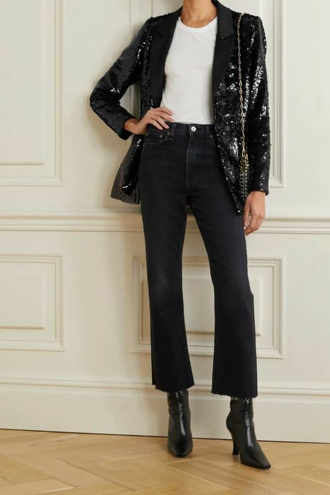 Black Sequin Blazer Outfit, Satin Blazer Outfits, Sequin Blazer Outfit, Casual New Years Eve Outfits, Cropped Jeans Outfit, Blazer Street Style, Blazer Outfits Casual, Oufits Casual, Satin Blazer