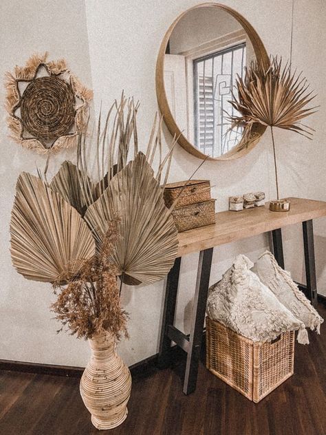 These gorgeous green anahaws are perfect to add a touch of elegance to any event, or home! Decorating With Palm Leaves, Dried Palms Decor, Dry Palm Leaves Decor, Dried Leaves Decor, Dried Flowers Room Decor, Palm Frond Decor, Dried Palm Leaves Decor, Palm Leaves Decoration, Neutral Decorating Ideas