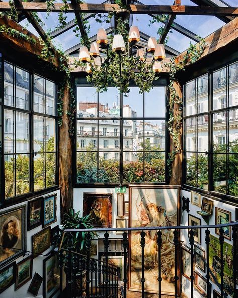 9,997 Likes, 128 Comments - Culture Trip (@culturetrip) on Instagram: “This restaurant in Paris occupies four floors of a corner building in the Pigalle district, the…” Pink Mamma, Romantic Restaurant, Restaurant Paris, Old Paris, Paris Aesthetic, Paris Restaurants, Paris City, A Paris, Through The Looking Glass