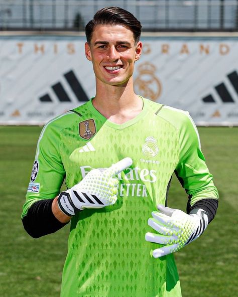 Kepa 🥹💓 Real Madrid Goalkeeper, Kepa Arrizabalaga, Football Players Images, Real Madrid Wallpapers, Madrid Wallpaper, Tekken 7, Cr7 Ronaldo, Best Club, As Roma