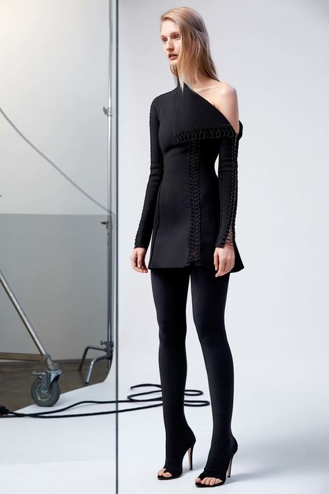 Looks Hippie, Resort 2017 Fashion, Resort Fashion, Woman Suit Fashion, Black Clothing, Dion Lee, Ex Machina, Suit Fashion, Fashion 2017