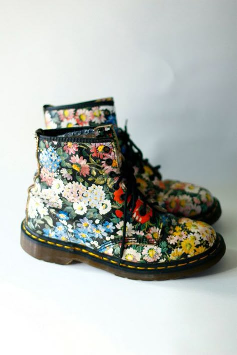 floral docs rock. Boots, Floral, White