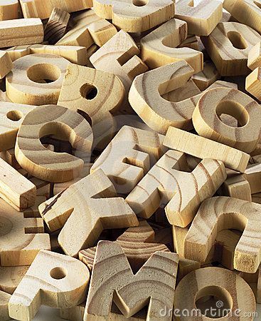 Wood Signage, Wooden Educational Toys, Making Wooden Toys, Wooden Home Decor, Montessori Educational Toys, Cake Table Decorations, Wooden Home, Woodworking Projects That Sell, Learning The Alphabet