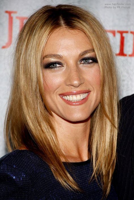 Hairstyles 70s, Curtain Haircut, Natalie Zea, 1970s Hairstyles, Medium Length Layers, Growing Your Hair Out, Straight Layered Hair, Middle Part Hairstyles, 70s Hair