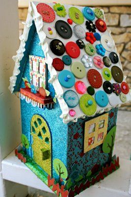 Birdhouse Craft, Bird Houses Ideas Diy, Beautiful Birdhouses, Bird Houses Painted, Decorative Bird Houses, Bird Houses Diy, Putz Houses, Rainbow Crafts, Button Art