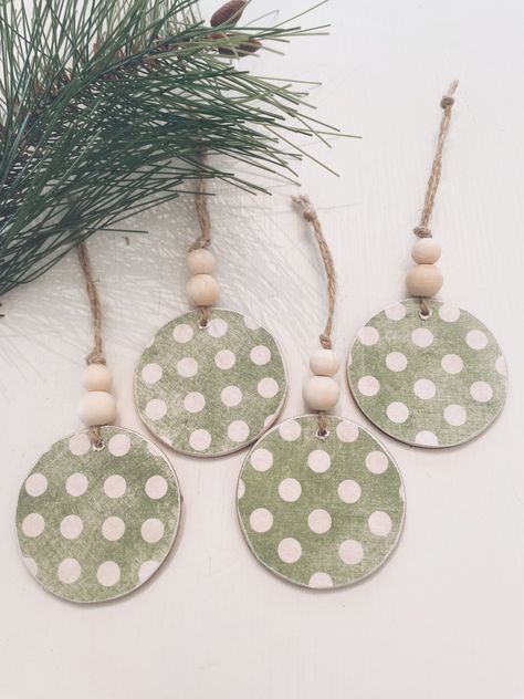 Homemade Ornaments, Holiday Gift Tags, Wood Gifts, Handmade Wood, Hang Tags, Christmas Tag, Christmas Projects, Holiday Gifts, Etsy App