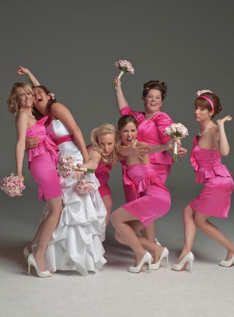 Rose Byrne, Melissa McCarthy, Maya Rudolph, Wendi McLendon-Covey, Kristen Wiig and Ellie Kemper in Bridesmaids (2011) Bridesmaids Movie, Ellie Kemper, Bridesmaid Funny, Storybook Wedding, Wedding Robe, Melissa Mccarthy, Funny Movies, Fairytale Wedding, Wedding Pics