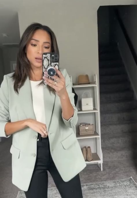 Mint Green Blazer Outfits For Women, Work Outfits Women Corporate, Mint Jacket Outfit, Green Blazer Outfit Work, Blazer Verde Outfits Mujer, Light Green Blazer Outfit, Mint Blazer Outfit, Short Coat Outfit, Green Blazer Outfit