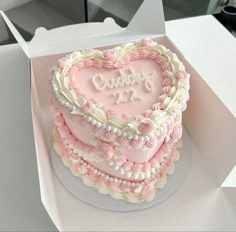 Pink Cake Ideas, Pink Birthday Cake Ideas, Barbie Themed Cake, Heart Birthday Cake, 22nd Birthday Cakes, Bolo Vintage, 17 Birthday Cake, Pink Birthday Cake, 18th Cake