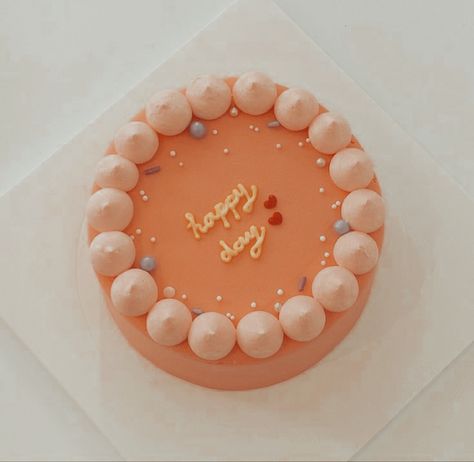 Asian Cake Aesthetic, Orange Birthday Cake Aesthetic, Orange Cake Aesthetic, Orange Theme Cake, Minimalistic Cakes, Orange Birthday Cake, Orange Cake Easy, Cake Decorating Tutorials Videos, Baby Shower Cake Designs