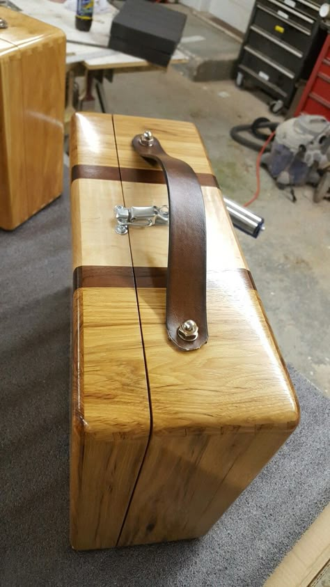 Hand made pistol case at Dead Wood. Woodworking Hobbyist. On facebook. Wooden Briefcase, Wooden Suitcase, Wood Box Design, Woodworking Plans For Beginners, Woodworking Plans Beginner, Japanese Woodworking, Woodworking Business, Flat Pack Furniture, Woodworking For Kids