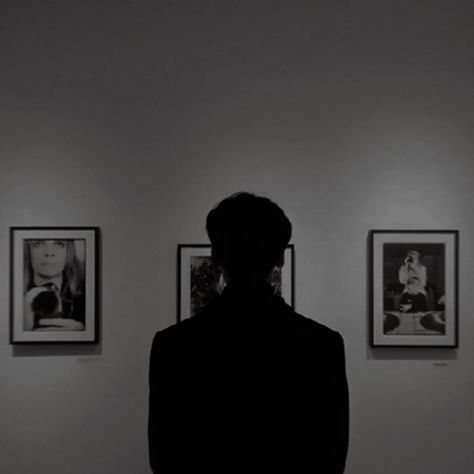 He was looking at art knowing deep inside his mind was art too. Men Avatar Profile, Fictional Characters Wattpad, Aesthetic Pfp For Boys, Dark Room Aesthetic, Professor Aesthetic, Boys Pfp, Male Pfp, Couple Shadow, Dark Boy