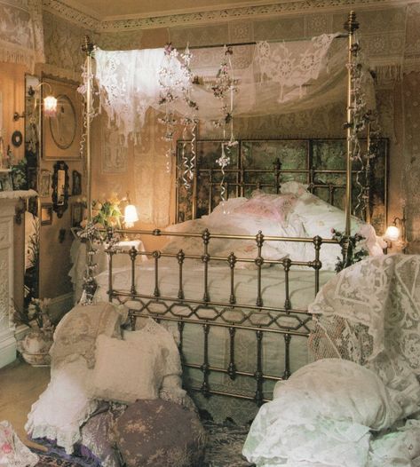 The Conqueror Wyrm Hipster Decor, Deco Boheme, Bohemian Bedroom, Elegant Furniture, Beautiful Bedding, Dream Rooms, Bohemian Home, Beautiful Bedrooms, Boho Bedroom