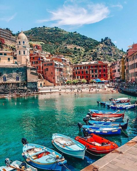 Mister Zimi (@misterzimi) • Instagram photos and videos Vernazza Cinque Terre Italy, Vernazza Italy, Map Of Italy, Europe 2023, Cinque Terre Italy, Zermatt, Positano, Stunning View, Tourist Attraction