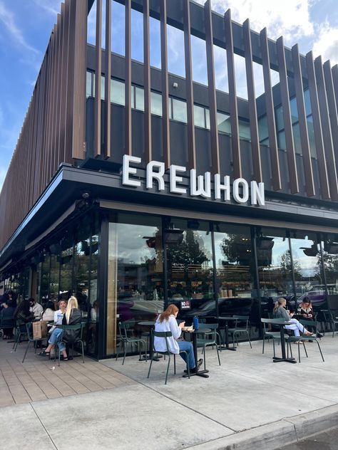 Erewhon Los Angeles, Best Restaurants In Los Angeles, Erewhon Market Aesthetic, Almond Mom, Erewhon Market, Brand Partnerships, Modern Store, Supermarket Design, Los Angeles Restaurants