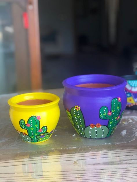 Flower Pot Handmade, Mexican Pots For Plants, Handmade Plant Pots, Gardening Front Yard, Garden Ideas Front Yard, Front Yard Garden Ideas, Front Yard Gardening Ideas, Front Yard Gardens, Mexican Flower Pots