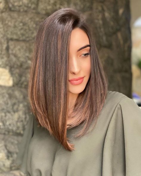 Asymmetrical Peek-a-Boo Lob for a Long Face Haircut For Big Forehead, Oblong Face Hairstyles, Face Hairstyles, Long Face Haircuts, Long Face Shapes, Square Face Hairstyles, Long Face Hairstyles, Face Shape Hairstyles, Long Face