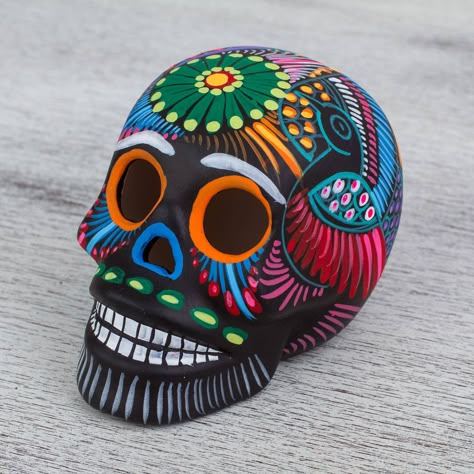 Maria and Esteban offer a charming addition to your home decor. Crafted of ceramic, this skull is painted by hand with beautiful floral motifs and cultural patterns that reflect Mexican artistic traditions. Sugar Skull Diy, Sugar Skull Painting, Ceramic Skull, Decorative Garland, Cultural Patterns, Mexican Sugar Skull, Painted Clay Pots, Mexican Ceramics, Mexican Skulls