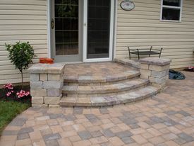 Curved Front Porch, Front Porch Stairs, Hardscape Ideas, Deck Skirting, Patio Stairs, Front Porch Steps, Porch Stairs, Front Door Steps, Brick Steps