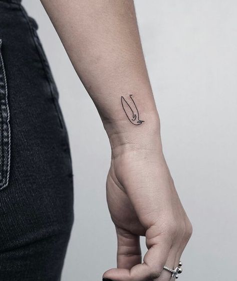 What is your next tattoo style? Check out these minimalist tattoo ideas, you will love them! Minimalist Aesthetic Tattoo, Tattoo Ideas Aesthetic, Meaningful Symbol Tattoos, Aesthetic Tattoo Ideas, Classic Things, Lightning Tattoo, Penguin Tattoo, Minimalist Tattoo Ideas, Incredible Tattoos