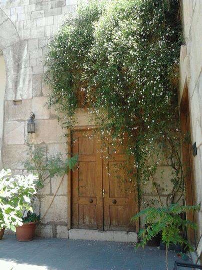 Jasmine Syria Aesthetic Wallpaper, Ancient Buildings Architecture, Syria Pictures, Damascus Syria, Culture Day, Arab Culture, Ancient Buildings, Jasmine Flower, Arabian Nights