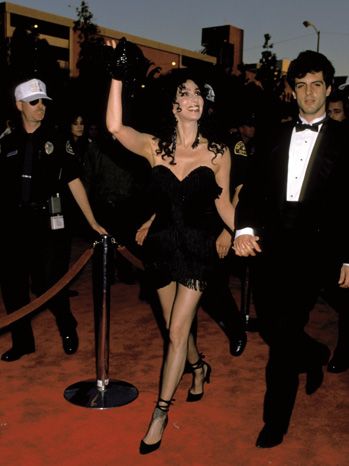 Cher's Colorful Oscar Fashion History: The Short One - 1989 Academy Awards dress by Bob Mackie of course! 80s Red Carpet, Vintage Oscars, Oscars Looks, Cher 80s, Film Nostalgia, Young Cher, Cher Quotes, Cher Fashion, Awards Dress