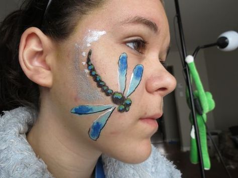 Kids Face Painting Easy, Simple Face Painting, Face Painting For Kids, Insects For Kids, Face Painting Images, Cool Face Paint, Festival Face Paint, Butterfly Face Paint, Cheek Art