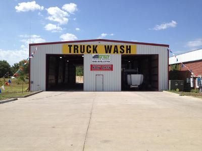 Truck Washing Business, Mechanic Shop Decor, Self Service Car Wash, Car Wash Systems, Express Car Wash, Googie Architecture, Car Wash Business, Automatic Car Wash, Car Wash Services