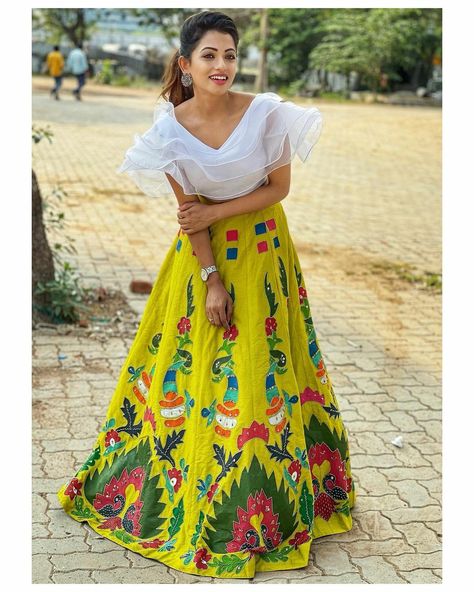 Long Skirt And Top Party, Handpainted Kurtis, Haldi Costume, Navya Swamy, Grand Dress, Indian Long Dress, Long Skirt Top Designs, Indian Skirts, Dress Designs For Girls